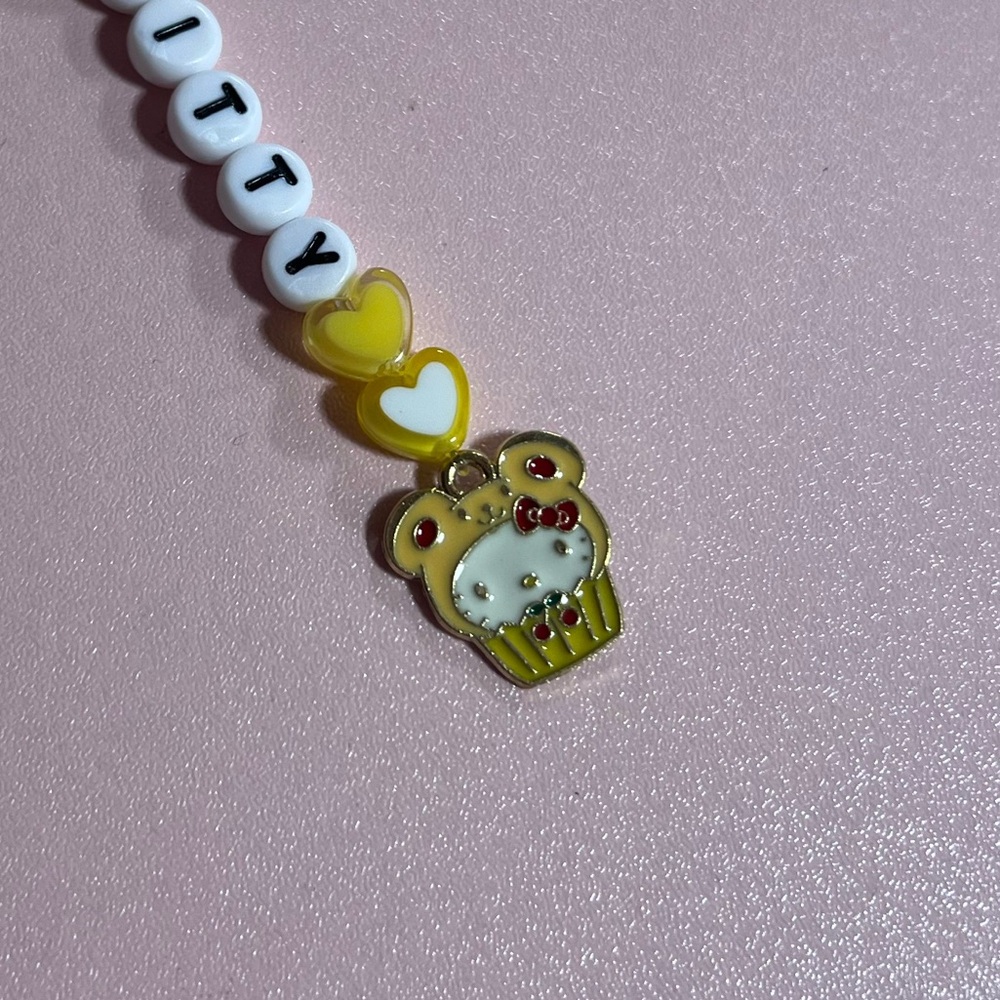 Hello Kitty Yellow Heart Charm Keychain - Picture 3 of 3